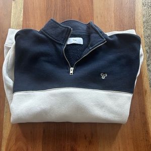 Aritzia TNA Navy and Cream half zip crewneck. Size large.